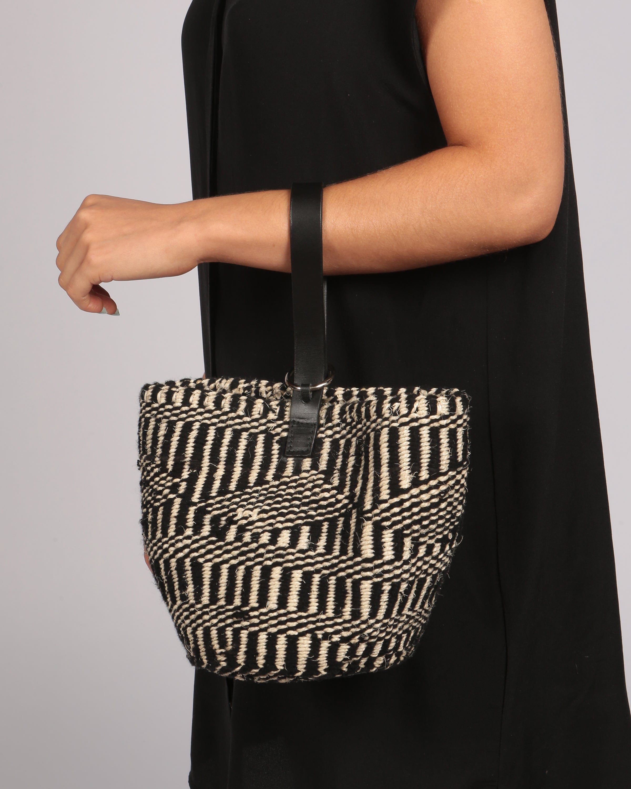 Shanzu Black and White Single Strap Basket