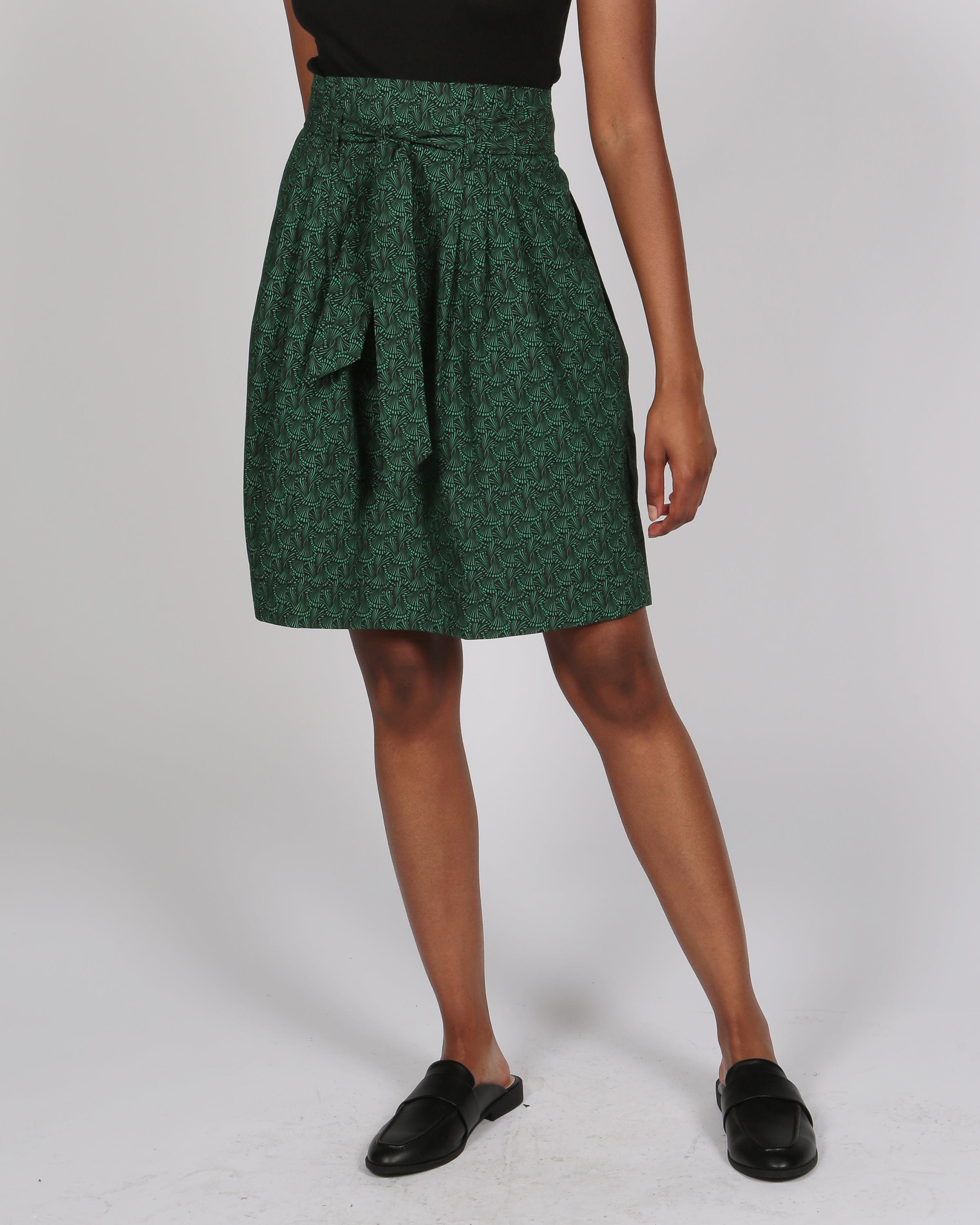 Abieri Green and Black  Print Pleated Skirt With Belt